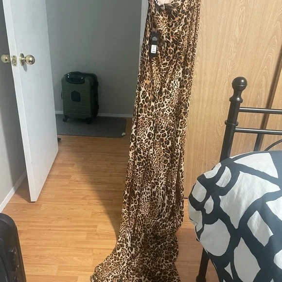 Fashion Nova Leopard Print Leanne Maxi Dress - Picture 2 of 5